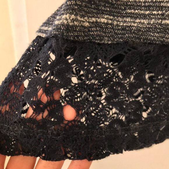 🚨LAST CHANCE - Closing closet🚨 Umgee Top with Lace Trim - Picture 2 of 5